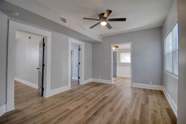 Building Photo - 675 16th Ave S