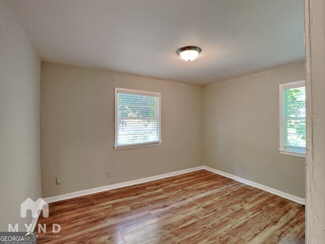 Building Photo - 502 Fairlane Cir NW