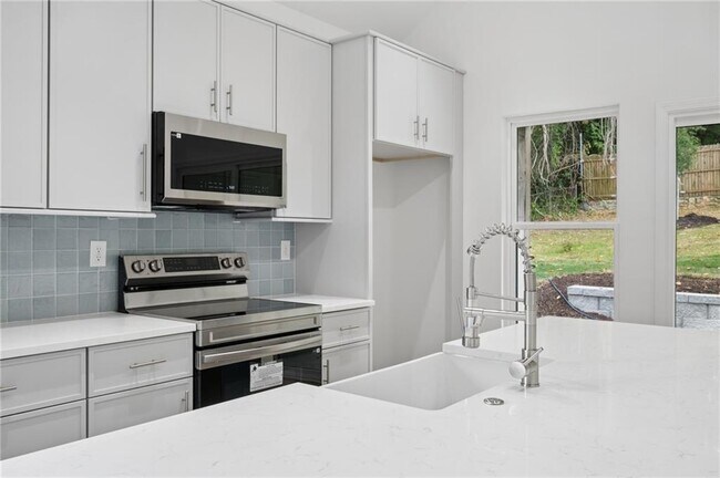Building Photo - 2050 Morehouse Dr NW