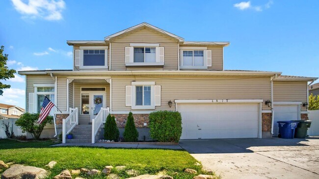 Primary Photo - Gorgeous 3-Bed 2.5-Bath Home: w/ Tenant Oc...