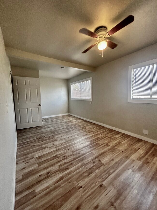 Building Photo - 1120 N Justice Dr