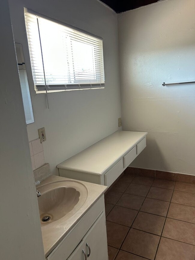 Building Photo - Duplex, 1 bed 1 bath