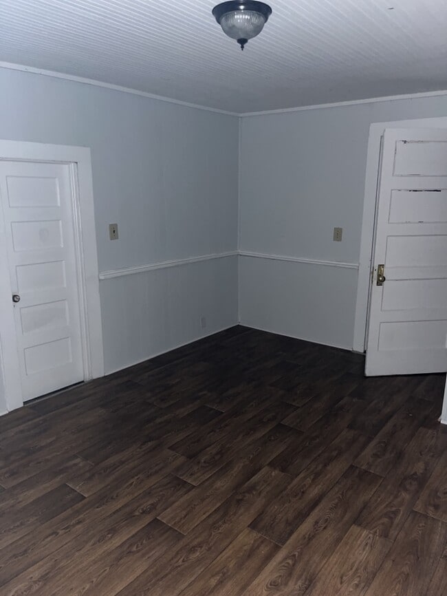 Building Photo - 2 Bedroom 1 Bathroom