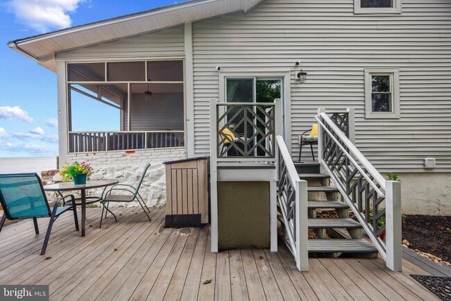 Building Photo - 2130 Lake Dr
