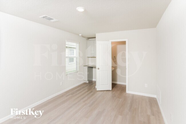 Building Photo - 14918 Bog Mill