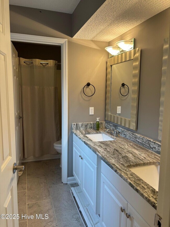 Building Photo - 140 Westchester Cir