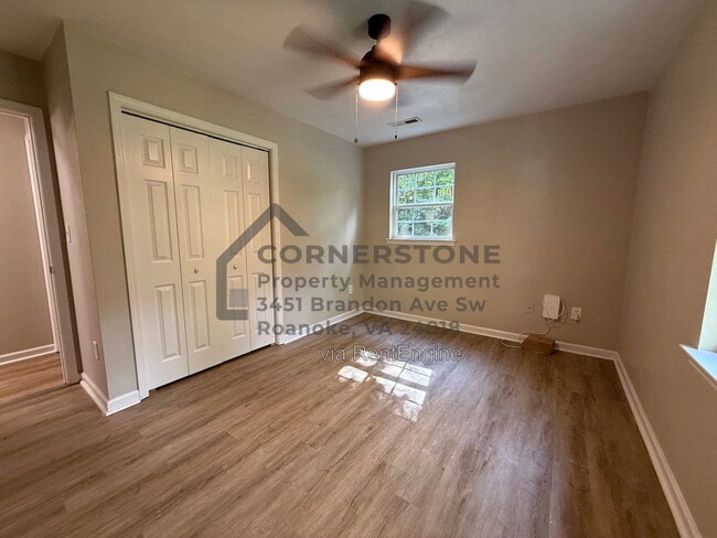 Building Photo - 1662 McCauley Ave