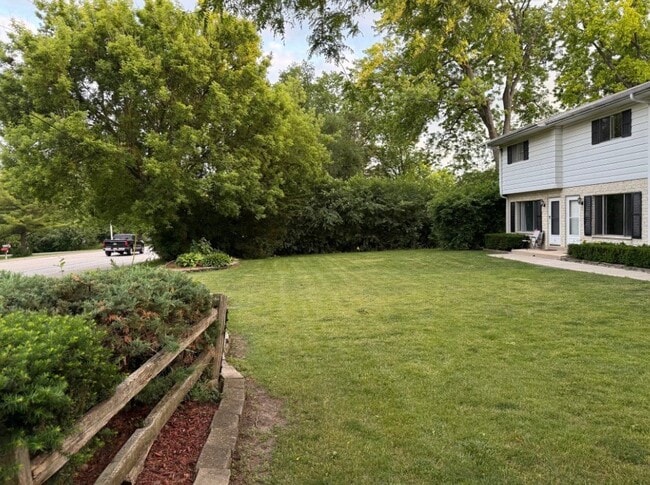 Building Photo - 542 S Newman Rd