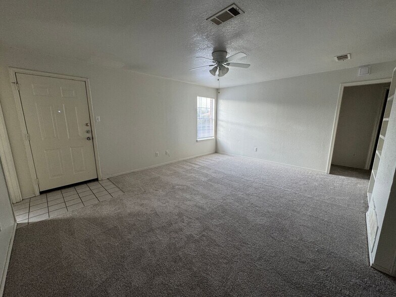 Building Photo - 1706 Benttree Dr