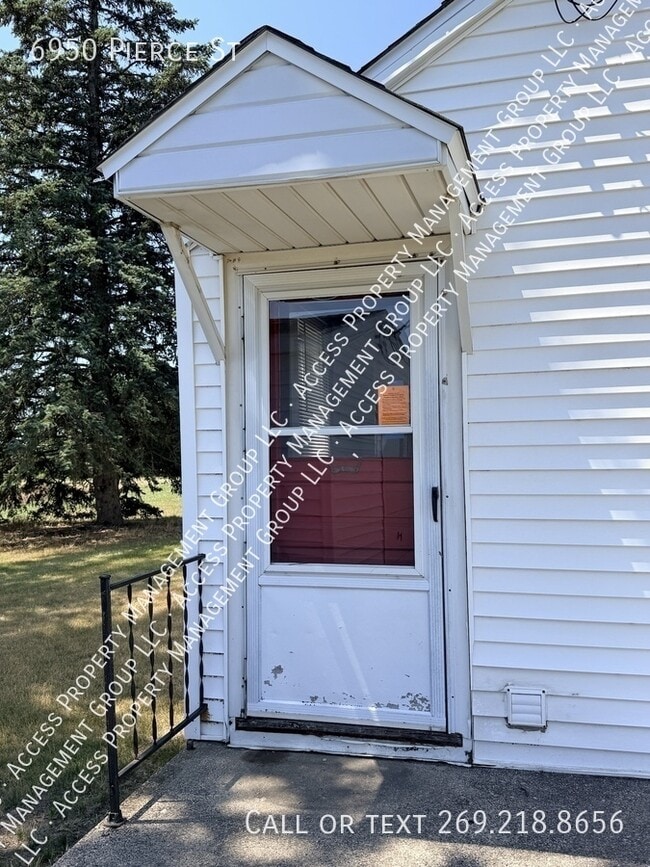 Building Photo - 6950 Pierce St