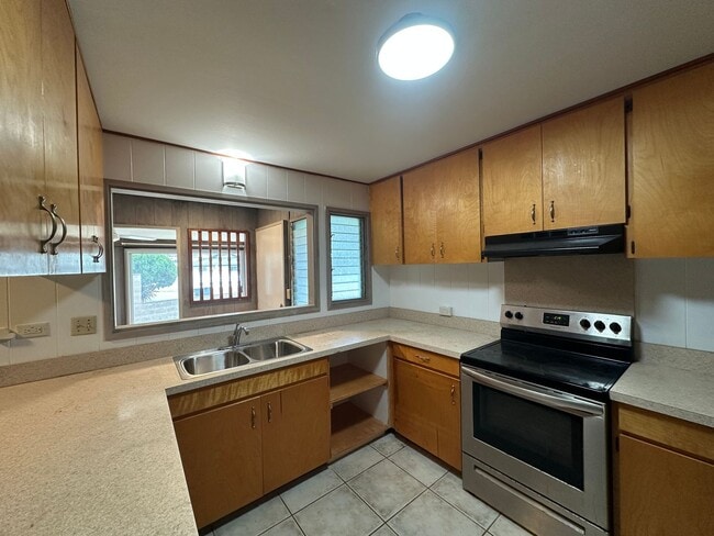 Building Photo - 929 Maniniholo St