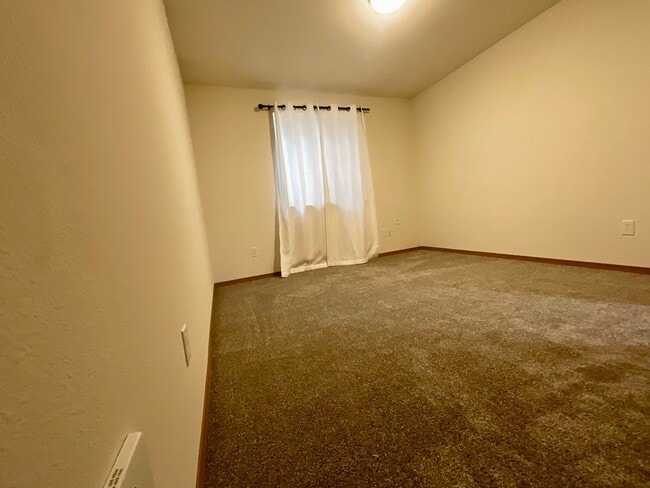 Building Photo - Beautiful 3 Bedroom, 2.5 Bath Home in Gated Clearwood Community!