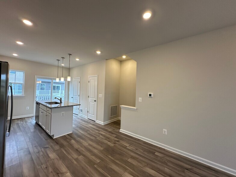 Building Photo - 318 Mineral Springs Rd