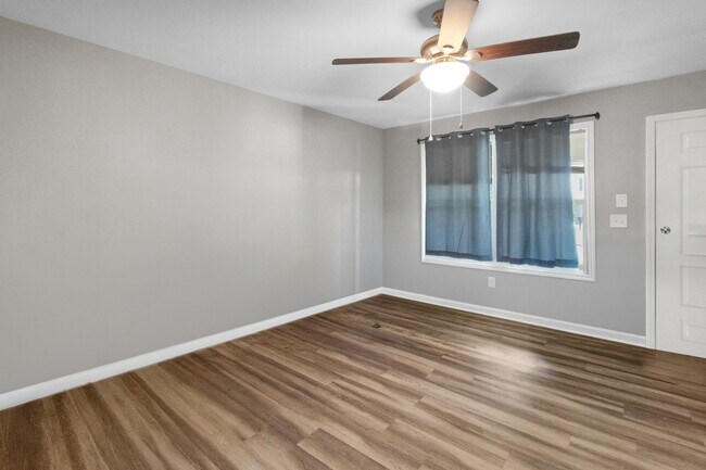 Building Photo - 485 Candlestick Dr