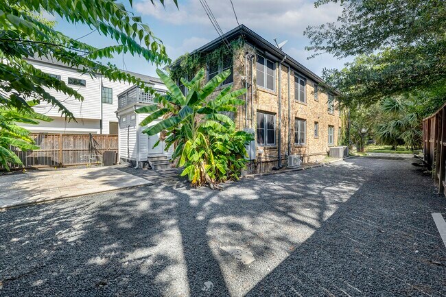 Building Photo - 1813 Marshall St