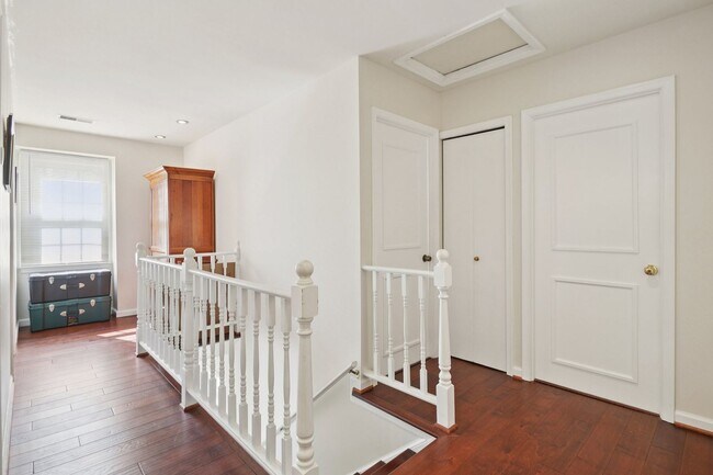 Building Photo - ocated in a sought-after community with to...