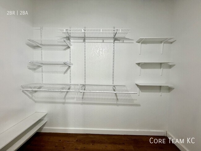 Building Photo - 934 Broadway Blvd