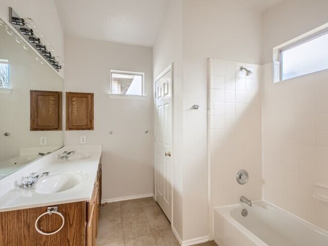 Building Photo - Home is Stone Oak!
