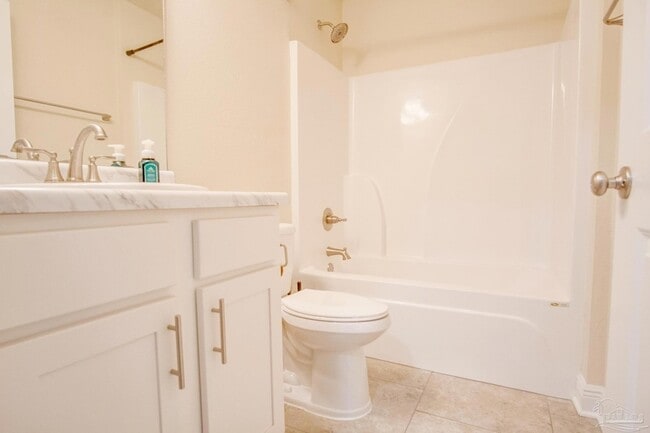 Building Photo - 8626 Walnut Ave