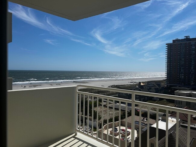 Building Photo - 101 S Plaza Pl