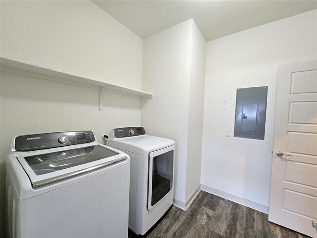 Building Photo - 10305 Fulton Ave