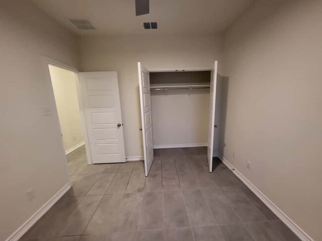 Building Photo - New Home In Cul de sac