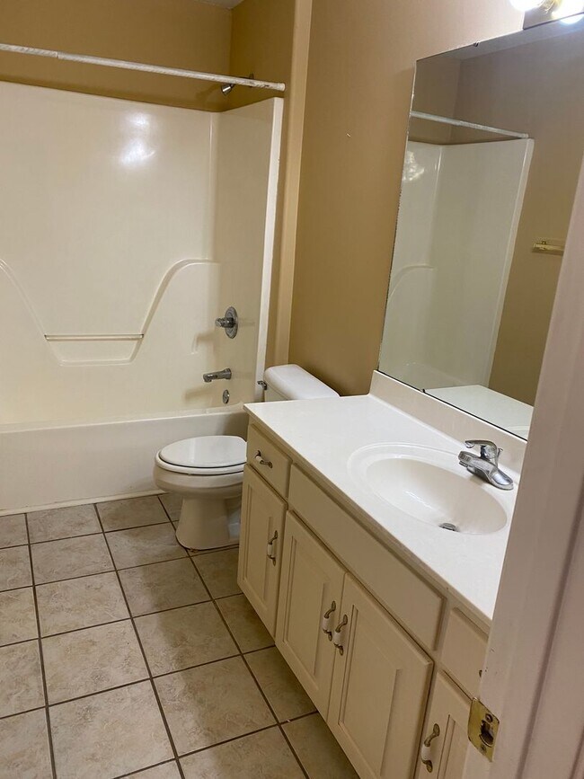 Building Photo - Contact Peggy 501 676 1758  or Heather 501 350 0540