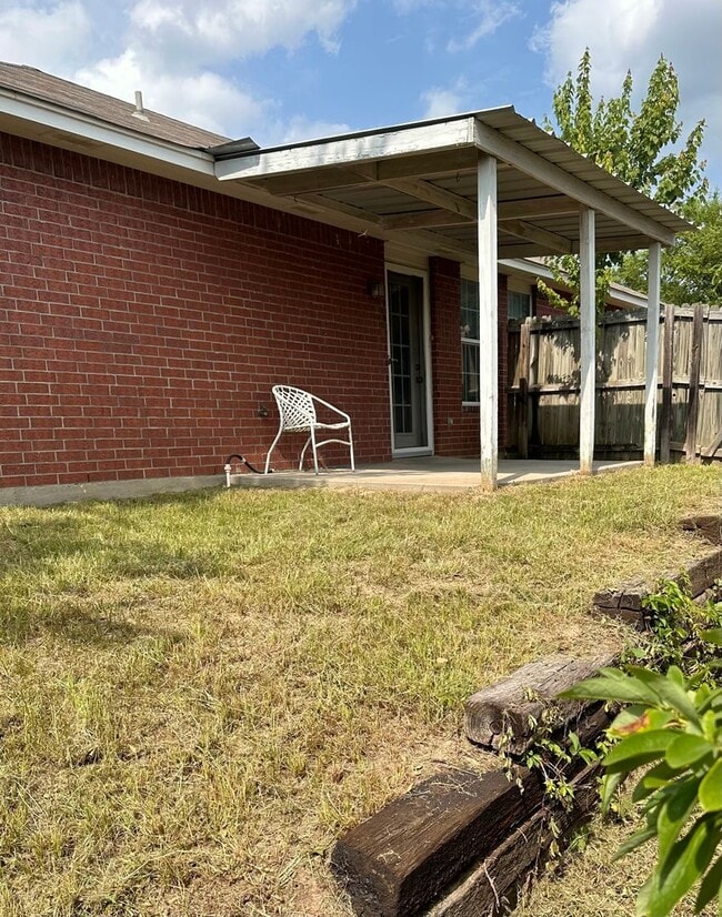 Building Photo - 2 Bedroom Home in Lindale ISD!