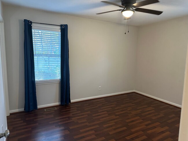 Building Photo - 4 Bedroom 1 1/2 Bath for Rent W/ Converted...