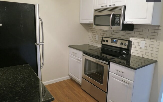 Building Photo - Beautiful 2B/2B Apartment Available Now!