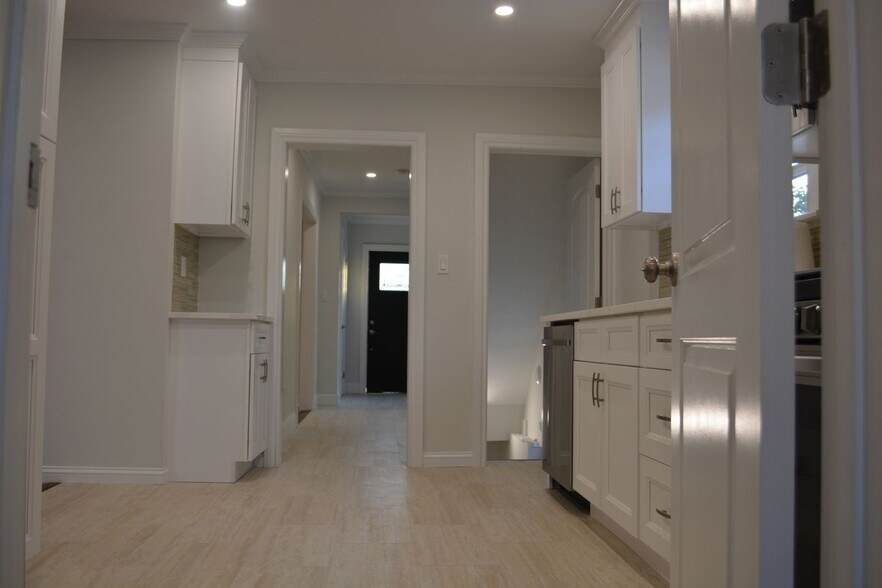 Building Photo - 310 Columbus Pkwy