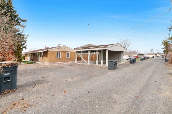 Building Photo - 1131/1133 W Ivy Ave