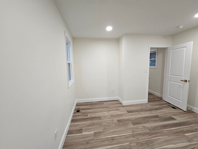 Building Photo - Amazing all new 4 bed 2.5 Bath House for rent!