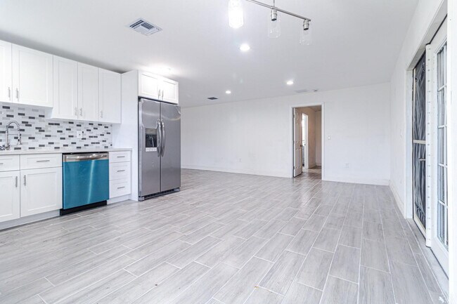 Building Photo - 163 W Blue Heron Blvd