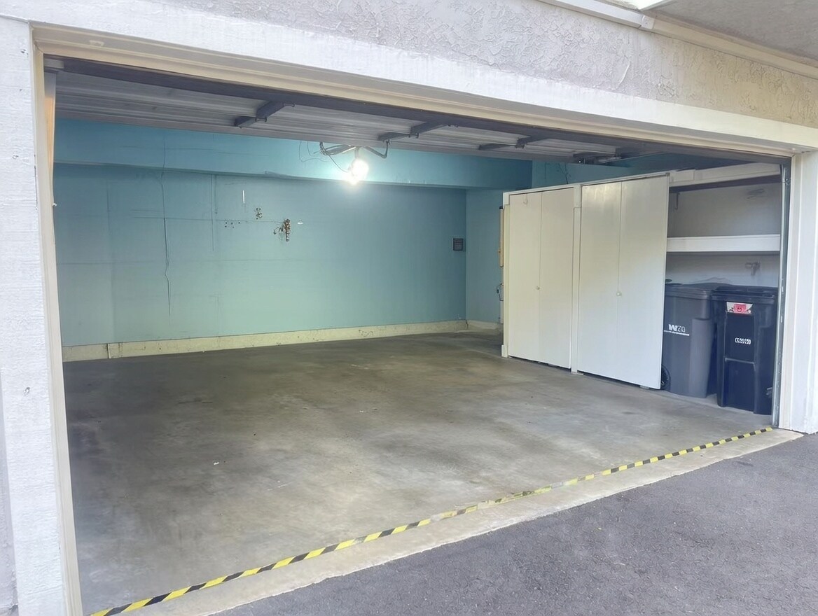 Building Photo - 660 Golden Springs Dr