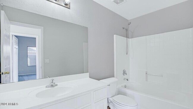 Building Photo - 12821 W Weldon Ave