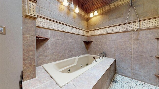 Building Photo - Northeast El Paso 5bed Refrig A/C house in...