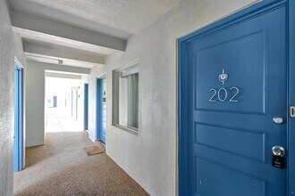 Building Photo - 1407 NE 56th St