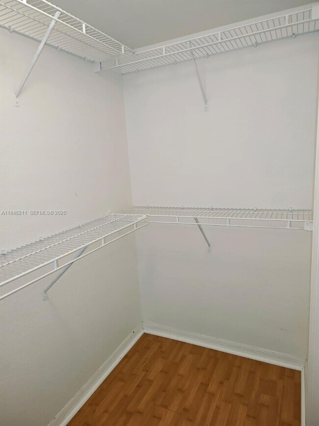 Building Photo - 2586 Centergate Dr