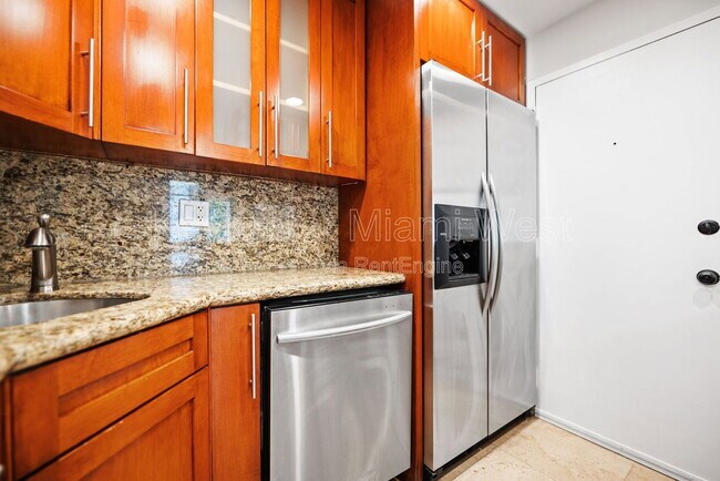 Building Photo - 2666 Tigertail Ave