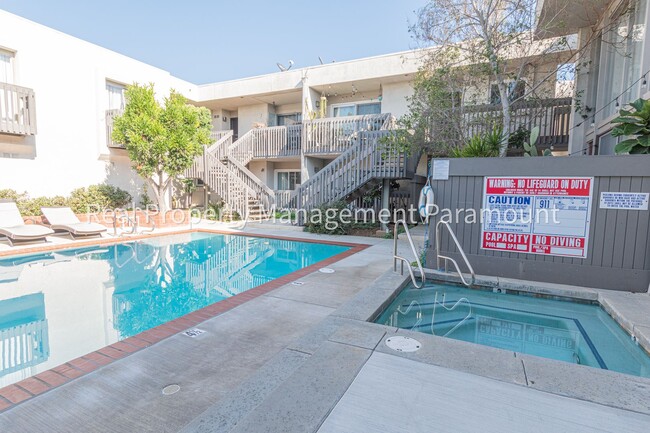 Building Photo - Spacious townhouse in LA