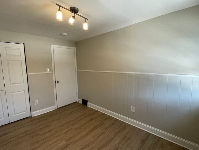 Building Photo - Beautiful 3 Bedroom, 1.5 Bath in Brookhaven