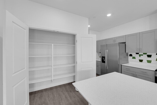 Building Photo - 4747 Bluebird Clfs Ave