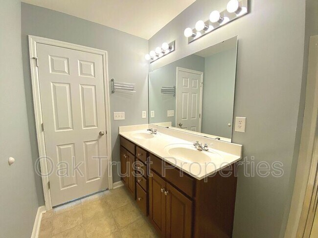 Building Photo - 410 Vinicio Dr