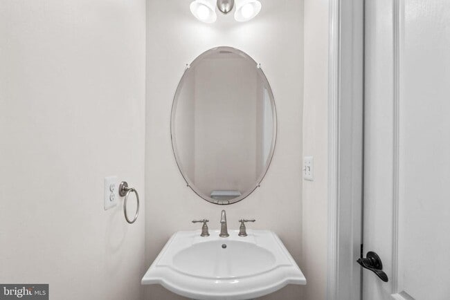 Building Photo - 620 N Bentz St