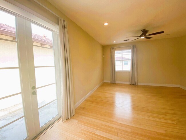 Building Photo - 50 Via Poinciana Ln