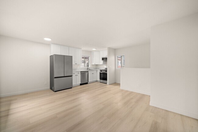 Building Photo - 35-35 Kennebec Ave