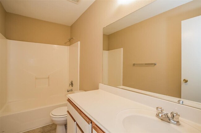 Building Photo - 1127 Laurel Chase Tr