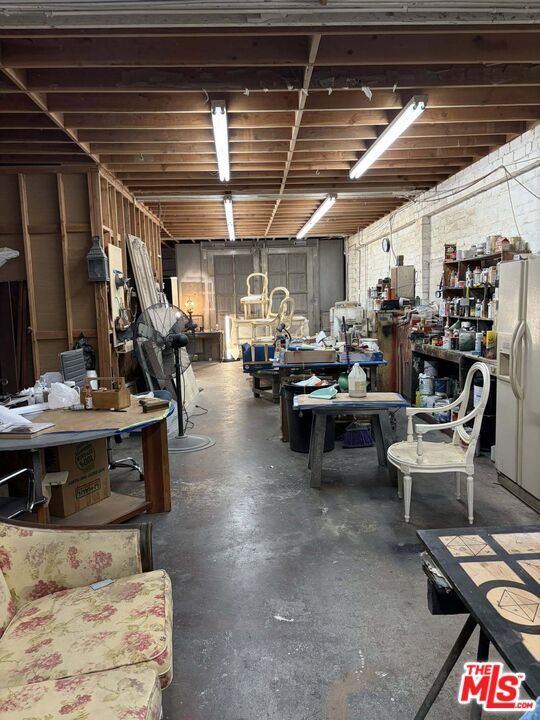 Building Photo - 2252 W Washington Blvd