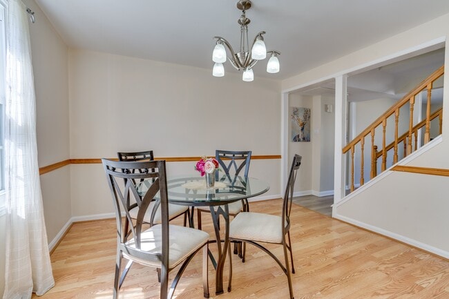Building Photo - 7913 Central Park Cir